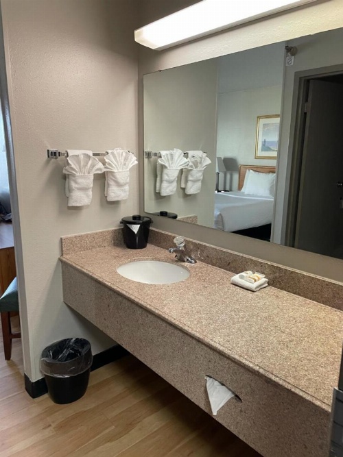 Days Inn by Wyndham Pleasant Prairie Kenosha image 46