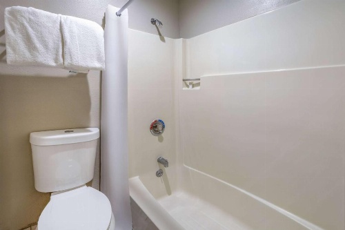 Days Inn by Wyndham Pleasant Prairie Kenosha image 7